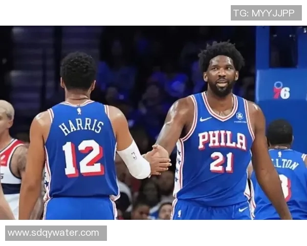 马克西54分狂飙！恩比德缺阵76人战胜雄鹿，埃奇库姆两双+团队配合制胜
